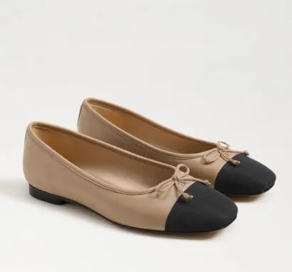 The Cap-Toe Ballet in Beige Black